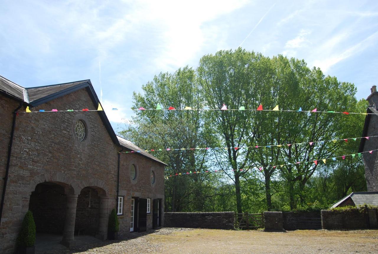 Glanhenwye Courtyard Holiday home