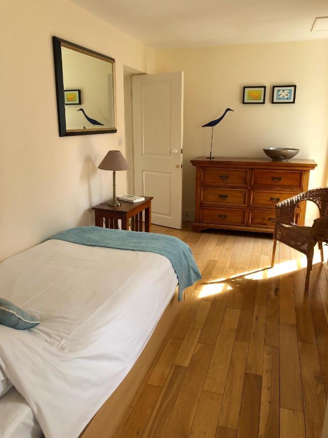 Holiday home Glanhenwye Courtyard *