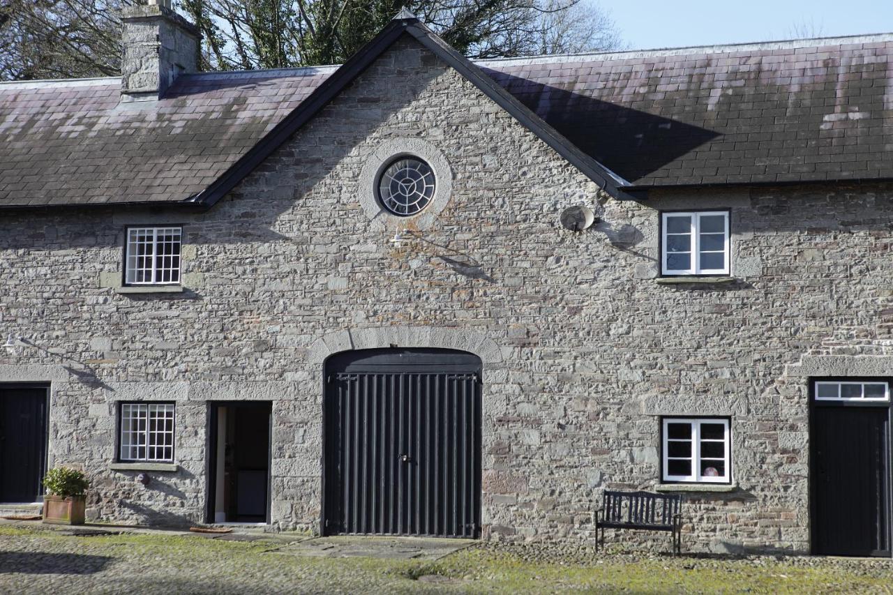Glanhenwye Courtyard Glasbury